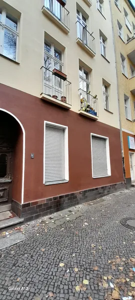Helle, freundliche und gut geschnittene Wohnung mit Blick auf einen begrünten Hof — photo 1